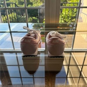 These comfortable shoes are from Nike that are called Women’s Daybreak.